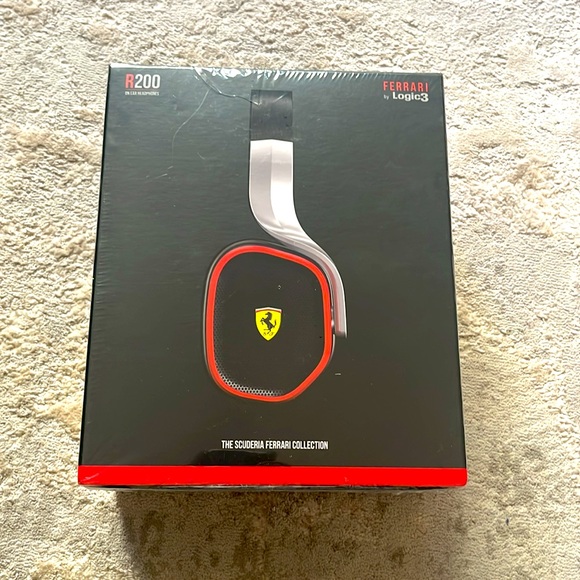 Ferrari headphones R200 - Picture 2 of 5